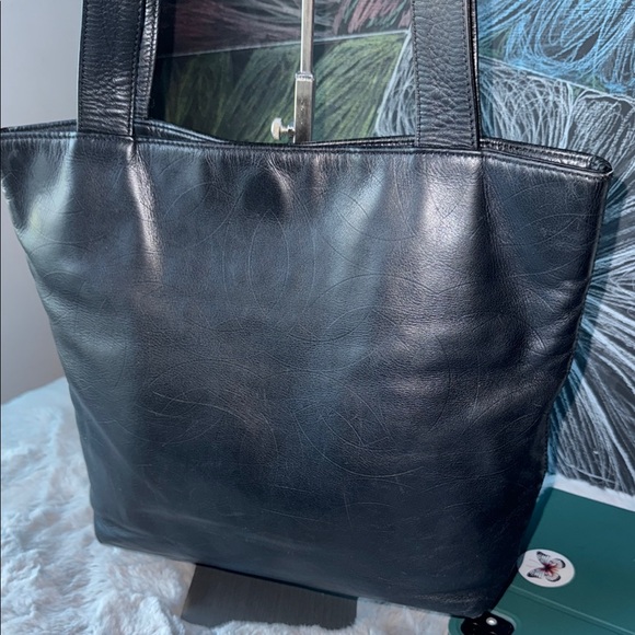 CHANEL Black Lambskin Leather Tote with Luxury Design - Picture 1 of 15